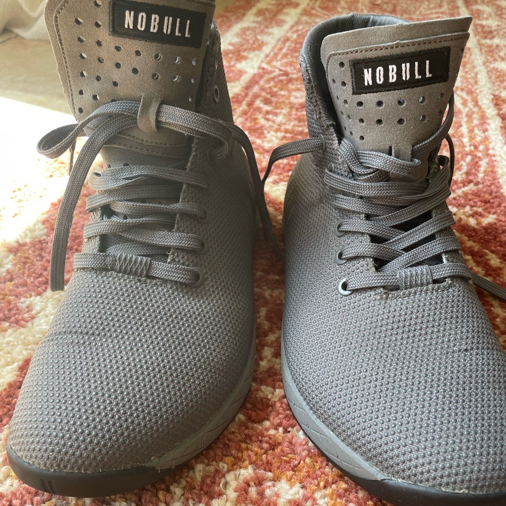 No Bull women’s 10/mens 8.5 gray high tops